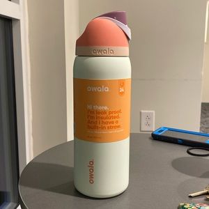New Discontinued 32 oz Owala - Surfs Edge